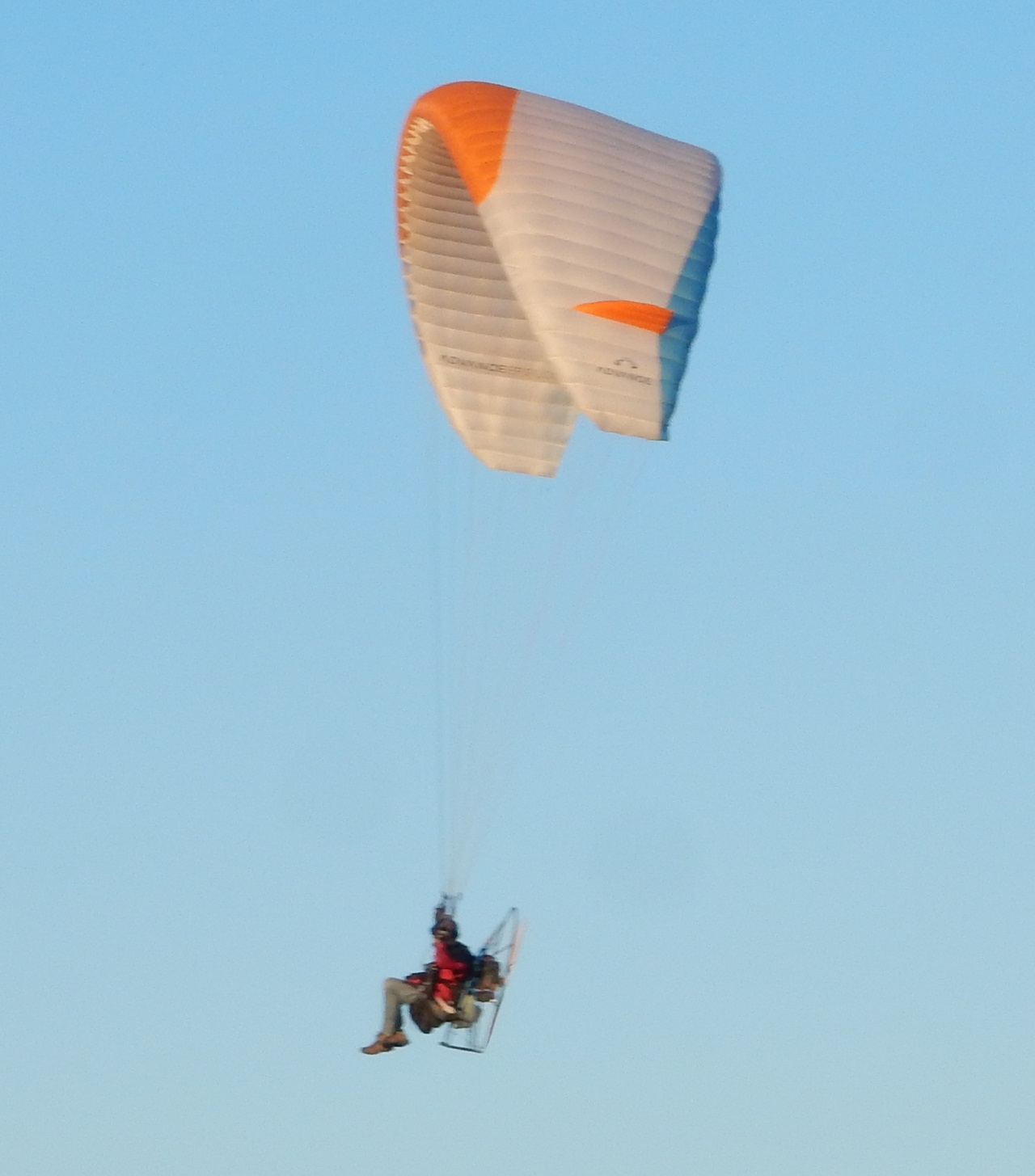 PPG pilot flying away after recovering from a cravat