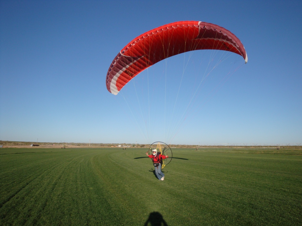 paragliding Miniplane paramotor and paraglider