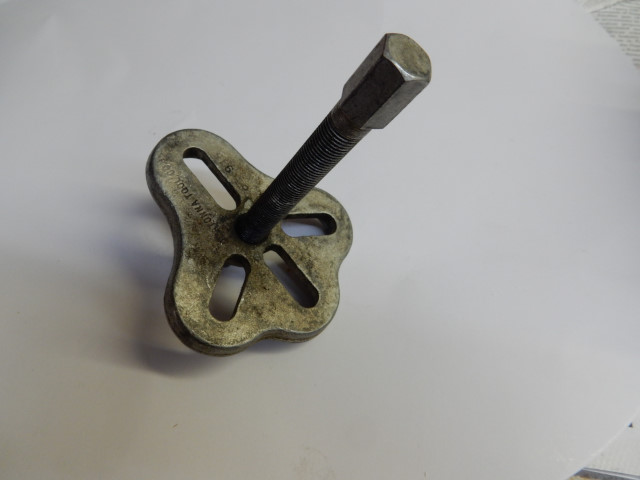 wheel puller, bolt type